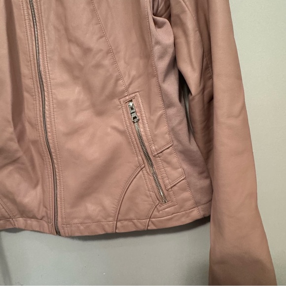 Stylish leather jacket by Guess. - Picture 12 of 12